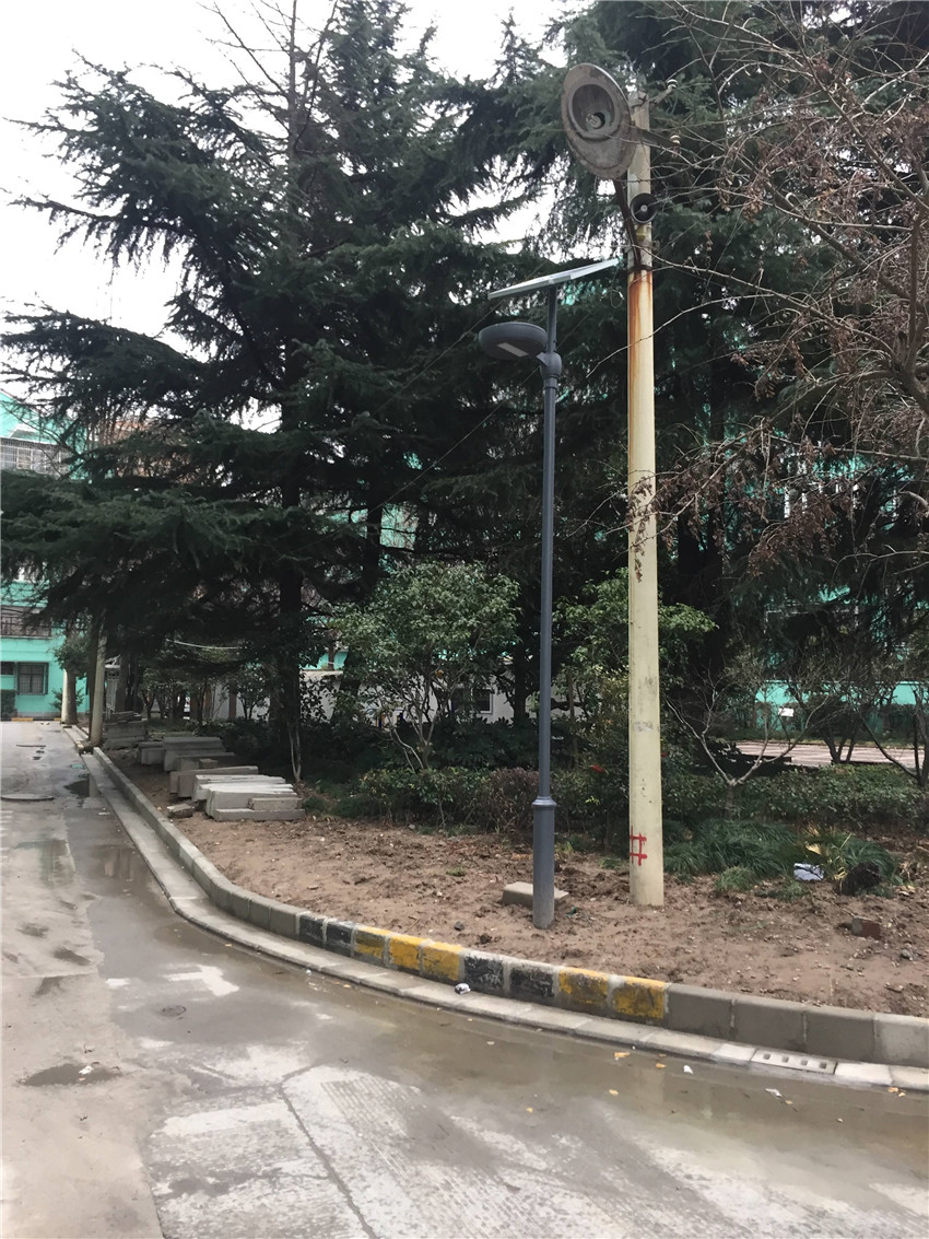 上海甘泉一村小區太陽(yáng)能路燈3